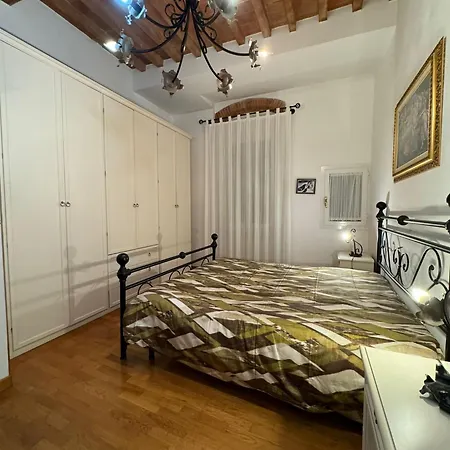 La Casina Di Maya Apartment *
